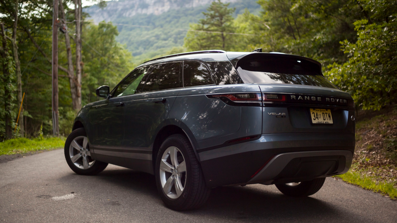 Illustration for article titled The 2018 Range Rover Velar Rolls Like Royalty and Attracts as Much Attention